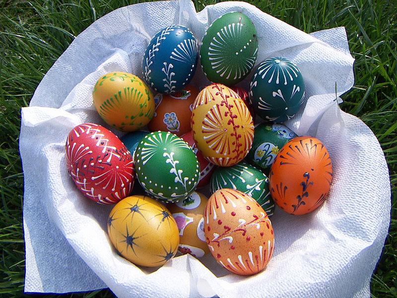 Uova di gallina decorate a mano