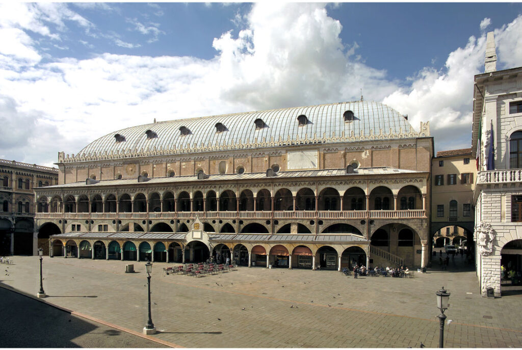 Esterno del Palazzo della Ragione
