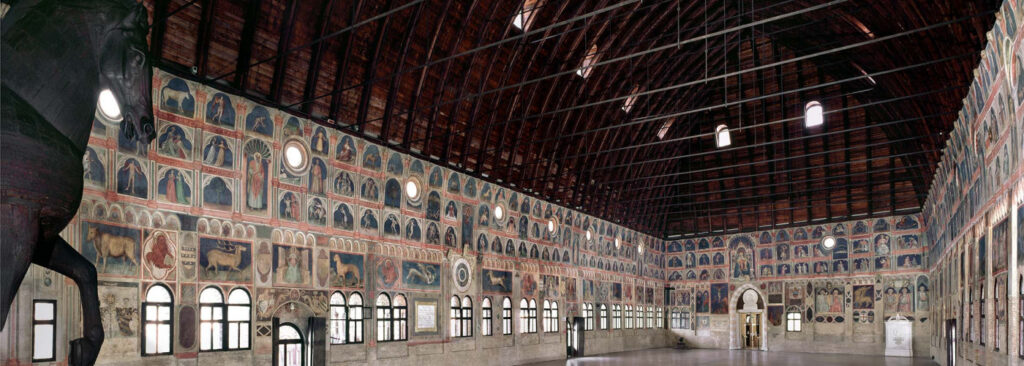 Interno del Palazzo della Ragione