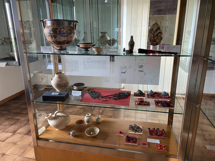 1) reperti da Rossomanno Museo Archeologico Enna