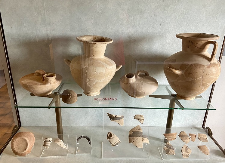 2) reperti da Rossomanno Museo Archeologico Enna