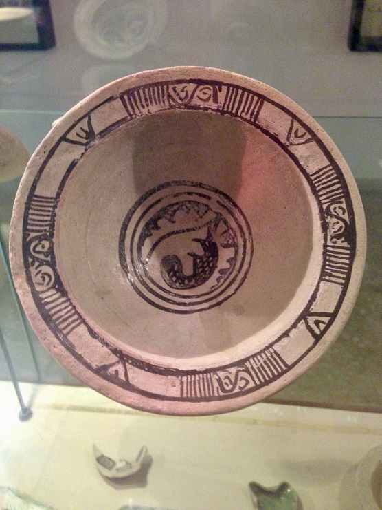 Scodella in protomaiolica del XIII sec. proveniente dal castello di Lombardia, Museo regionale della ceramica di Caltagirone
