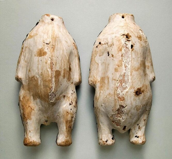 Piccoli contenitori in legno e gesso stuccato per contenere il cibo mummificato (1550 a.C. circa)