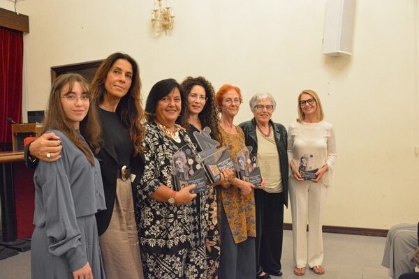 Artiste premiate con i trofei Libri&Altrove